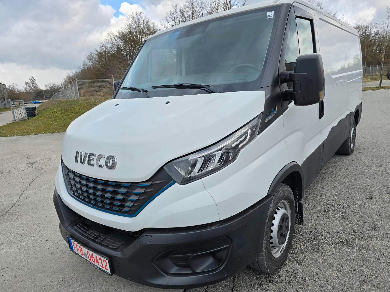 Iveco Daily Kasten 35 S ... V Radstand 3520 Automatik