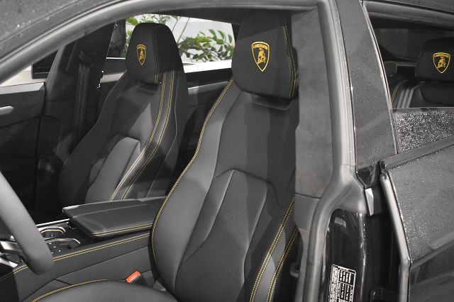 Fahrzeugabbildung Lamborghini Urus LP650 *PANO*Carbon*HeUp*22**Mietkauf*