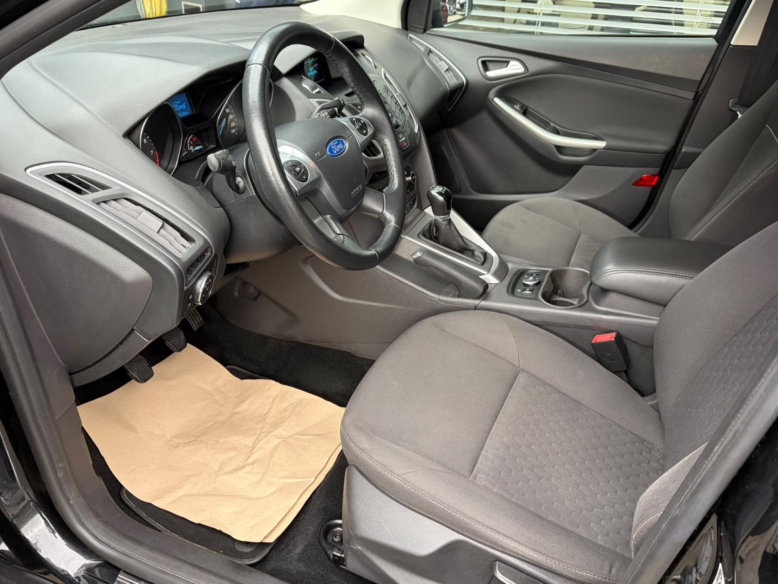 Ford Focus 2014 — photo 21