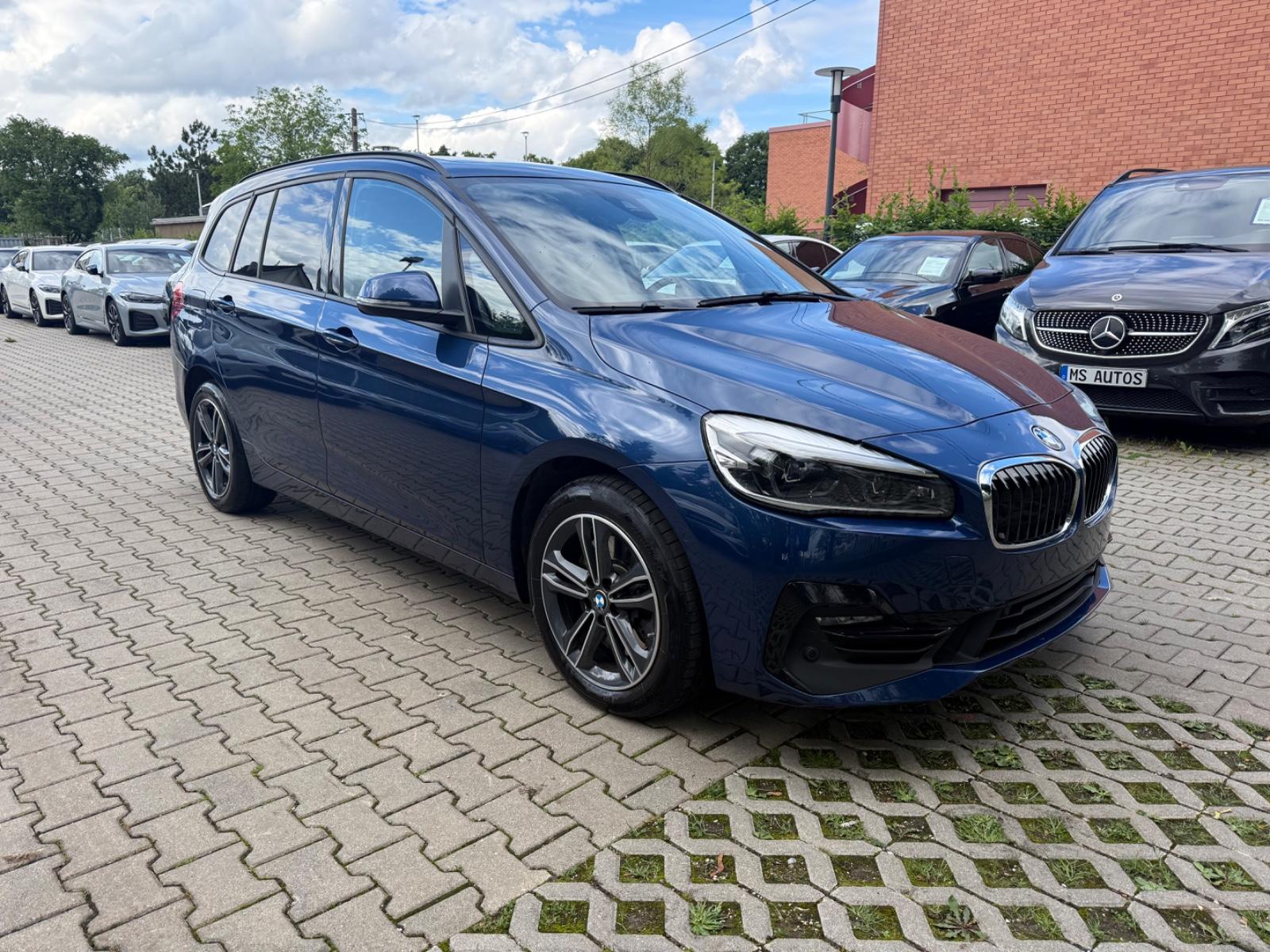 BMW 220 d XD Sport Line*Panorama*Head Up*HIFI*7Sitze