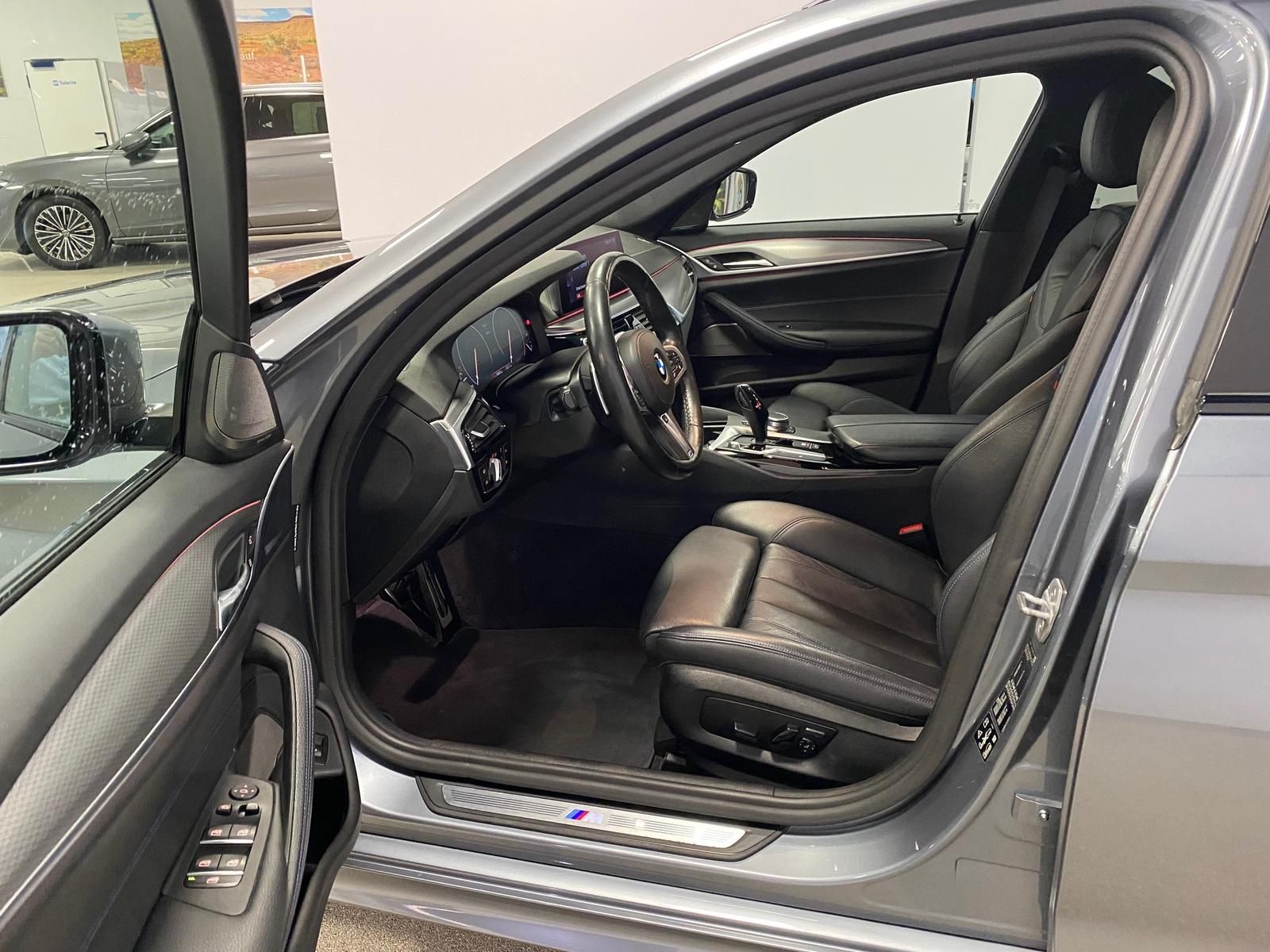 Fahrzeugabbildung BMW 530 3.0 24V 530 d xDrive M-Paket+Sport+LEDER+PDC