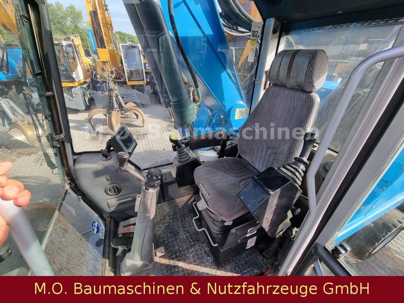 Fahrzeugabbildung Fuchs MHL 335 / ZSA /AC/ Hochfahr.Kabine/Magnetanlage