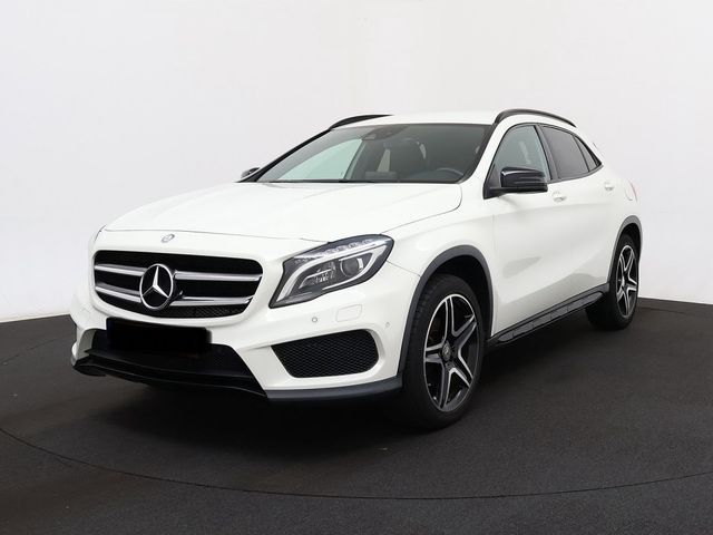 Mercedes-Benz GLA 200 CDI Aut.|AMG-Styling|Xenon|HarmanKardon|