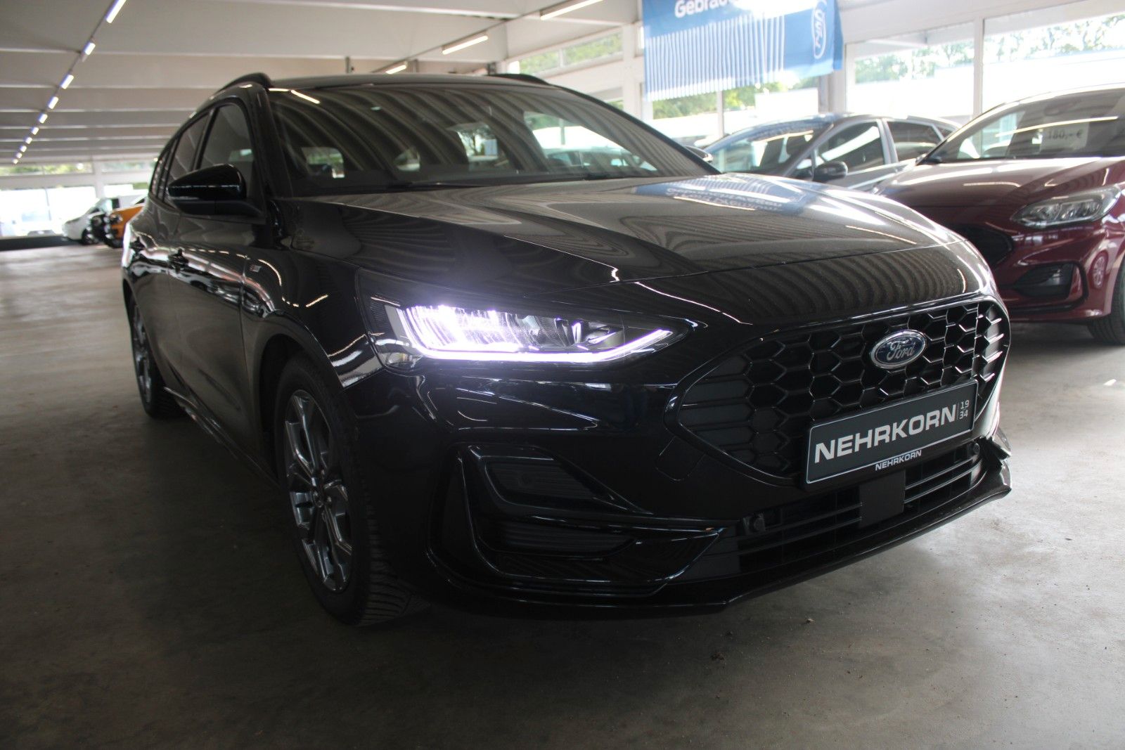 Fahrzeugabbildung Ford Focus ST-Line X Aut. LED ACC Pano HUD WinterPak.