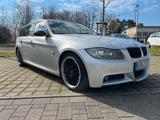 BMW 330i E91 M-Paket, Automatik - BMW 330 Kombi 330i e91 mit Benzin-Antrieb