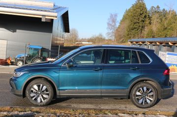 Volkswagen Tiguan - 1
