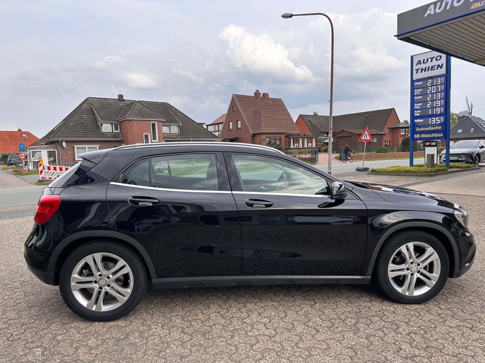 Fahrzeugabbildung Mercedes-Benz GLA 220 CDI Urban DCT AHK/Pano/SHZG/STANDHZG/GRA