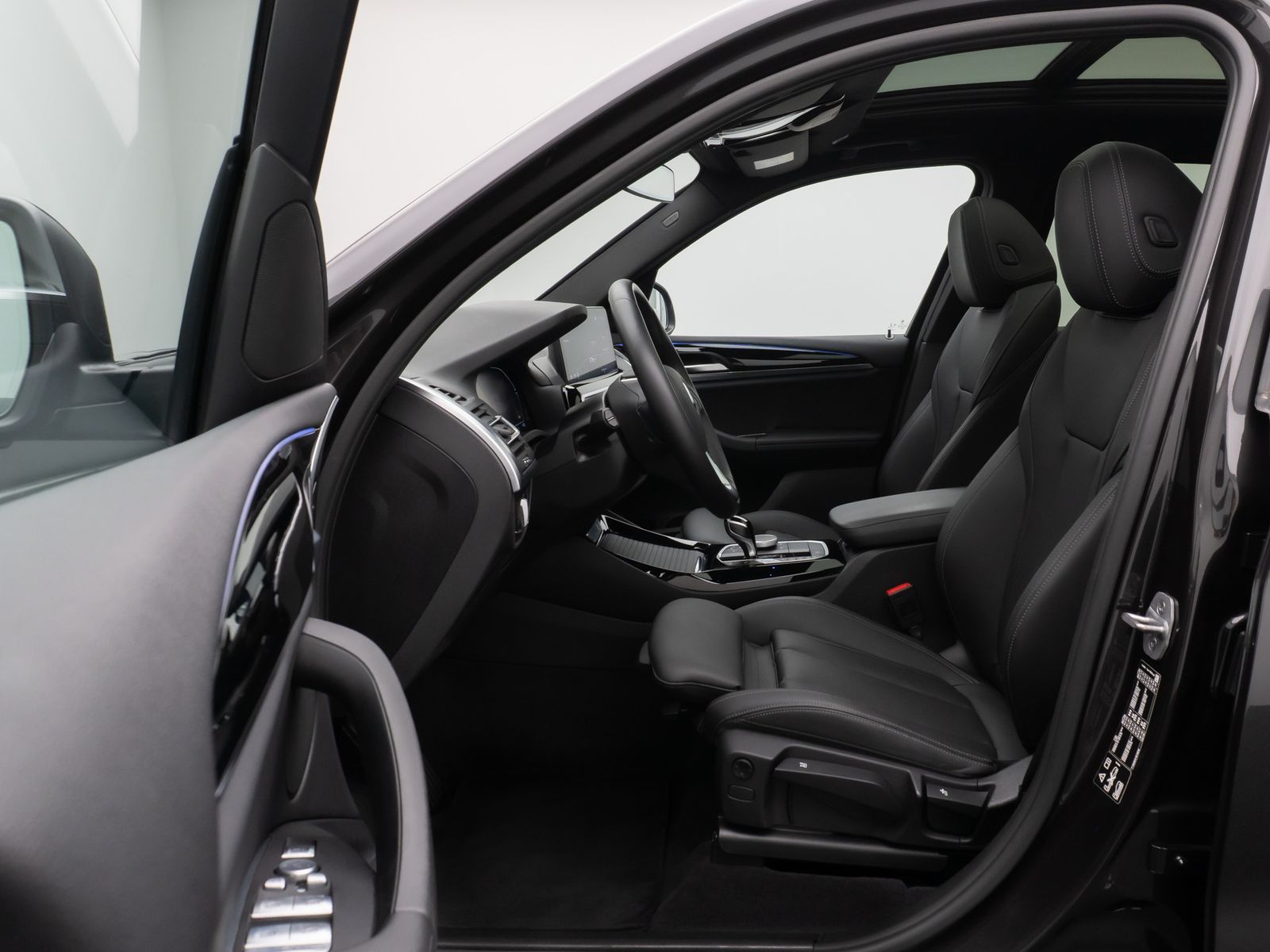 Fahrzeugabbildung BMW X3 xD20d Panor Kamera DAB HiFi Komfort Sport 19"