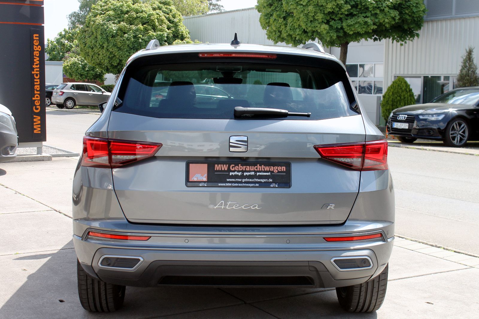 Fahrzeugabbildung SEAT Ateca 1.5 TSI DSG FR-Line ACC LED NAVI KAM PDC