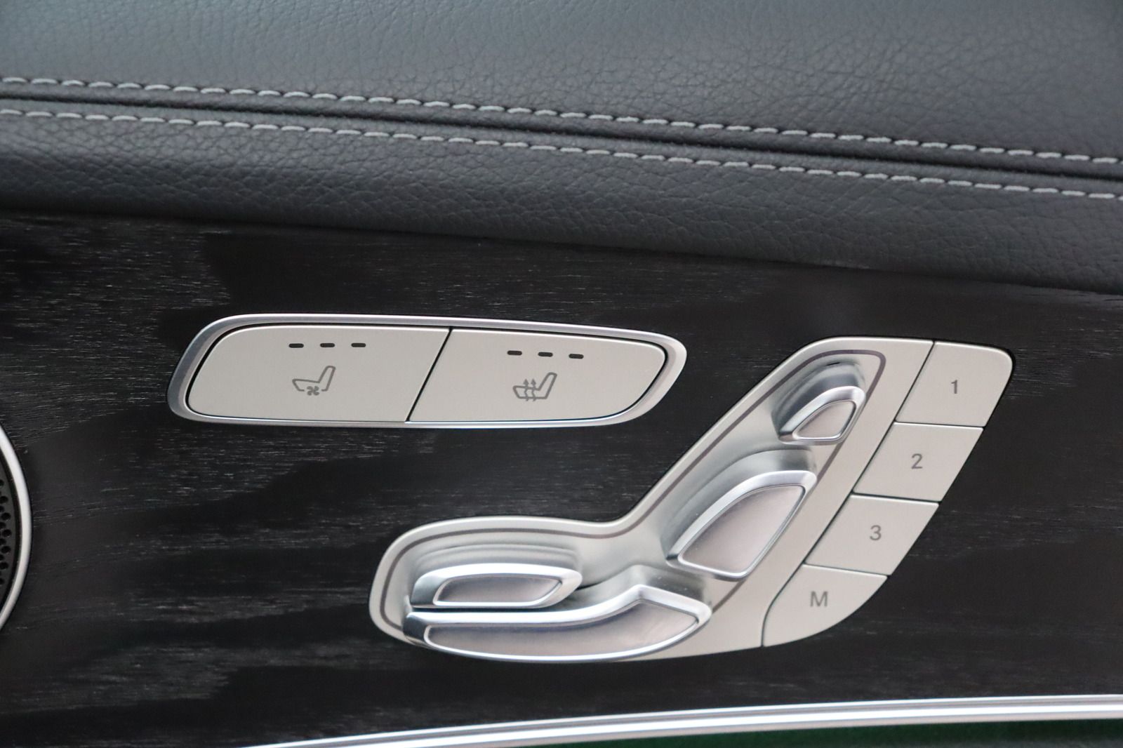 Fahrzeugabbildung Mercedes-Benz E 400 T 4Matic * Airmatic * STHZ * Memory AVANTG