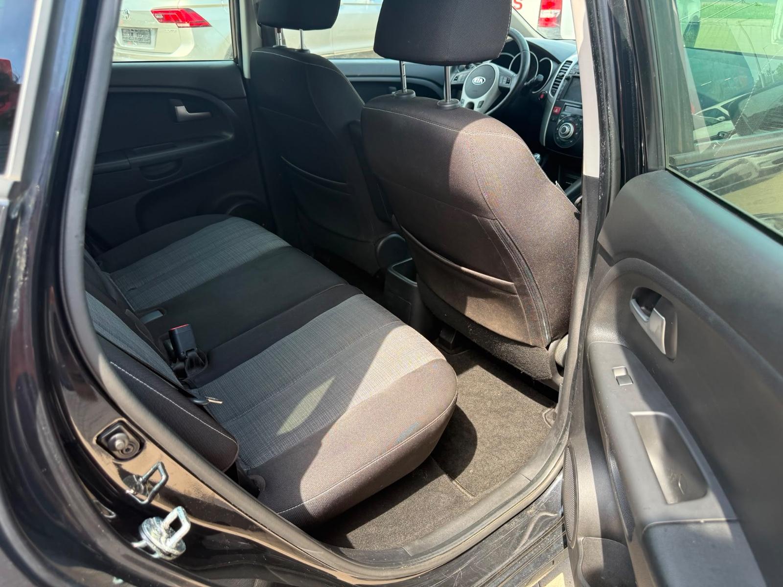 Kia Venga 2013 — photo 11