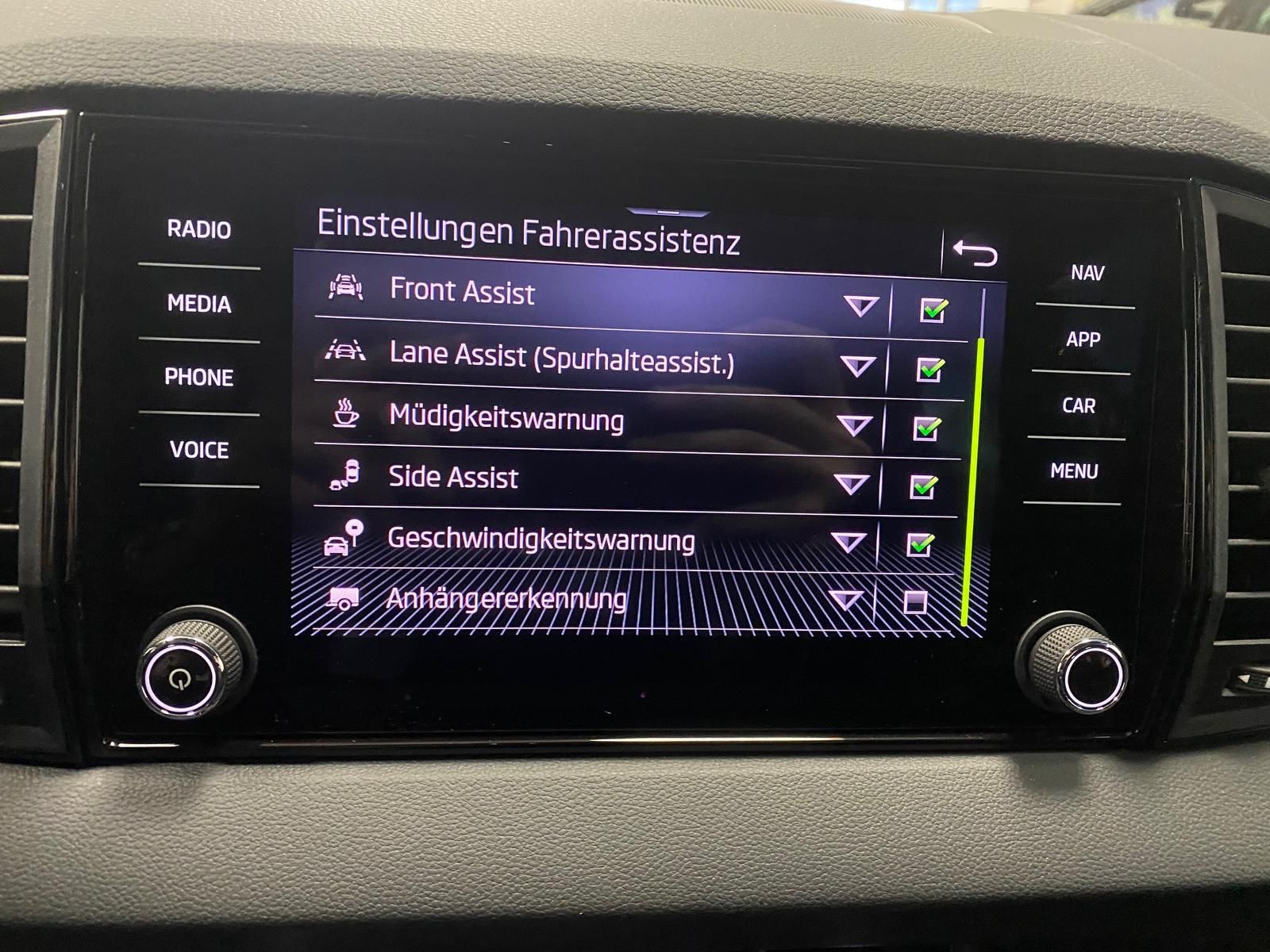Fahrzeugabbildung SKODA Karoq 1.5 ACT SPORTLINE+5J GA+MATRIX+ACC+360+AHK