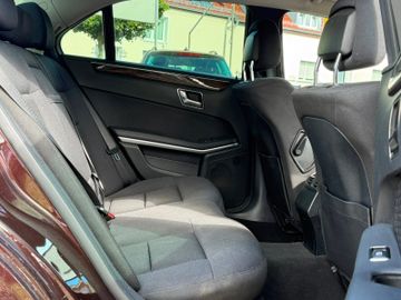 Mercedes E 220 - 11