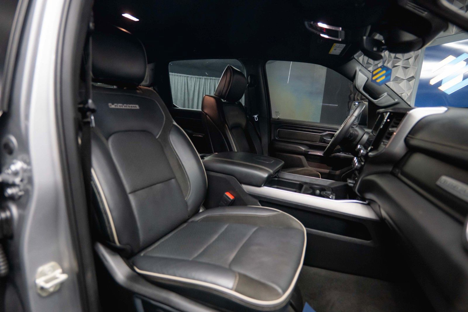 Fahrzeugabbildung Dodge RAM 5.7 V8 HEMI 4x4 LARAMIE Limited Offroad LED
