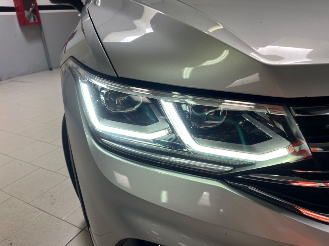 Volkswagen Tiguan 2.0 TDI 150 CV SCR DSG R-Line imagem 3