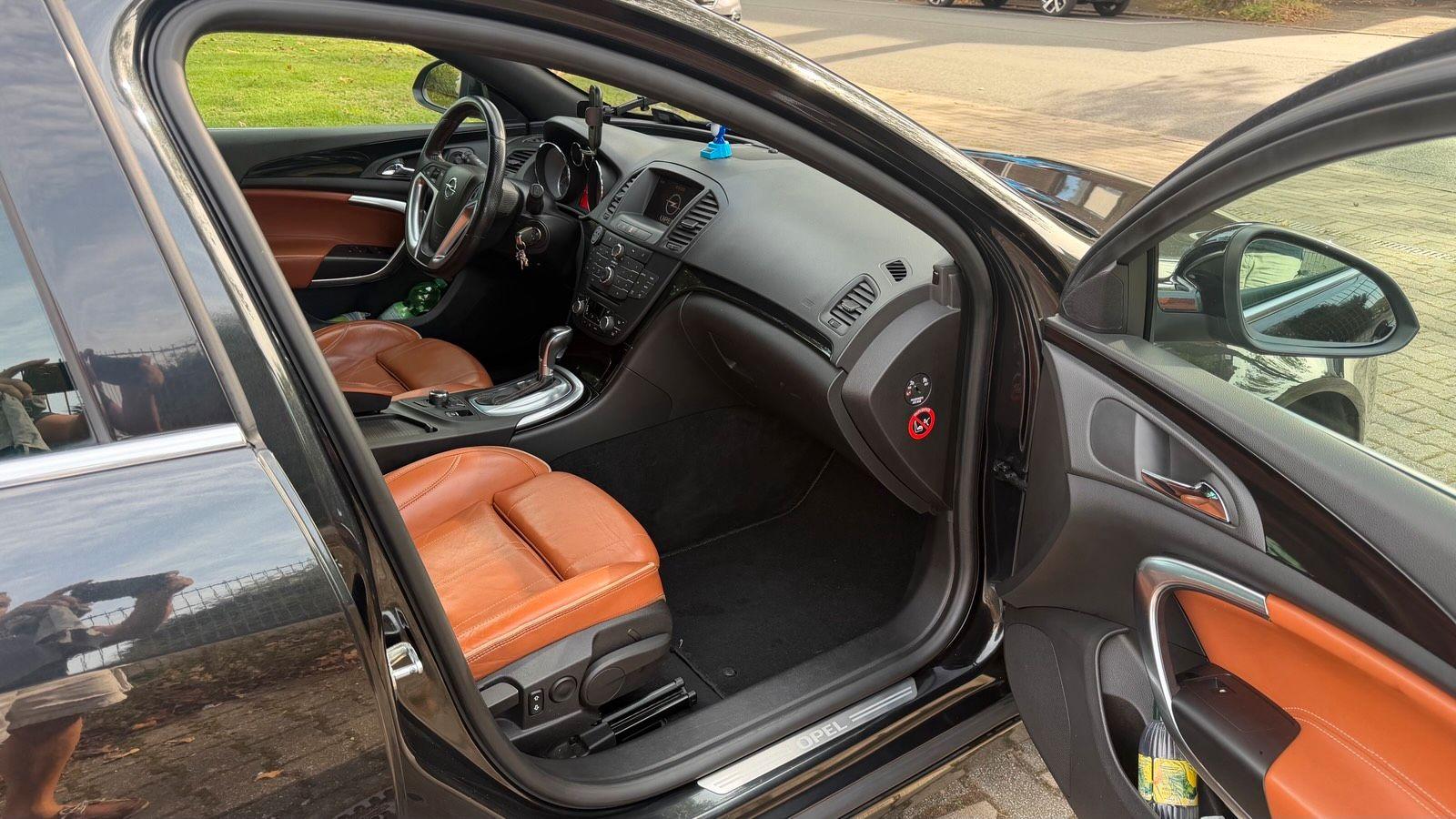 Opel Insignia 2011 — photo 10