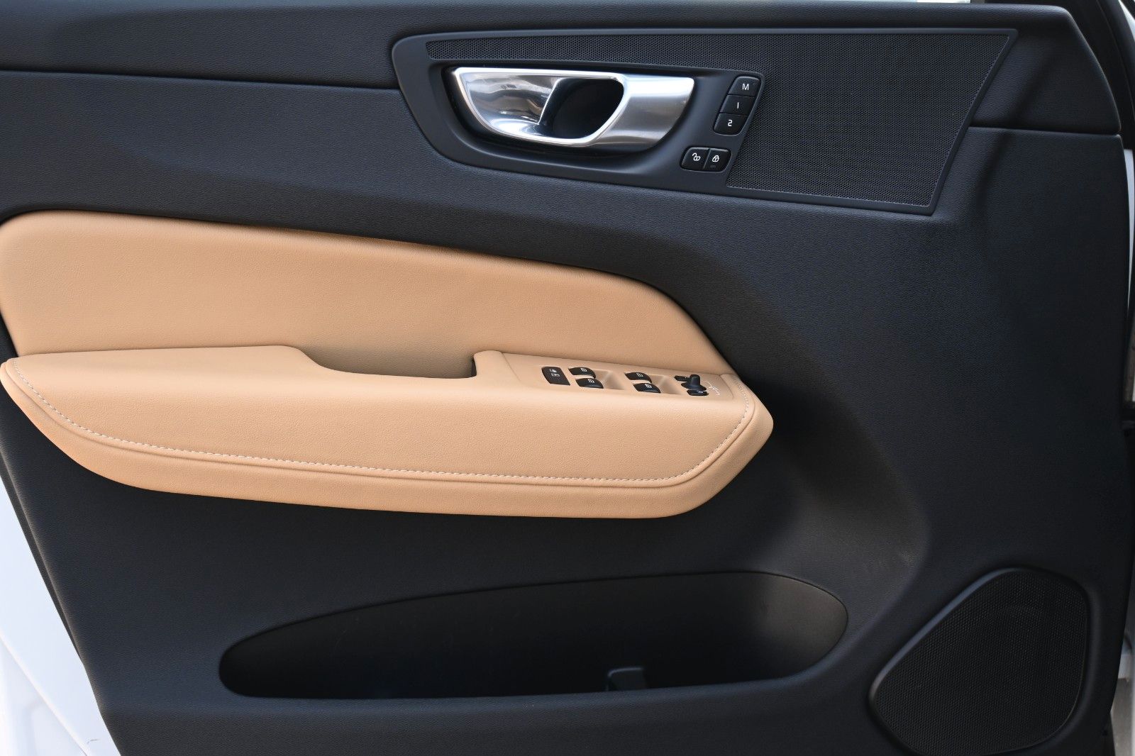 Fahrzeugabbildung Volvo XC60 B4 Plus Bright*LED*Google*STHZ*NAVI*AHK