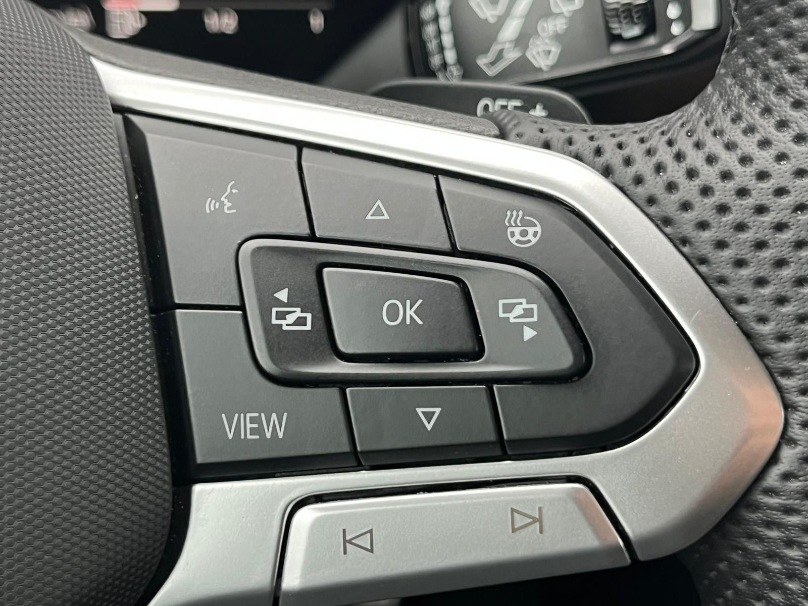 Fahrzeugabbildung Volkswagen Touareg 3.0TDI 4M R-Line VOLL Black 22" UPE 114T