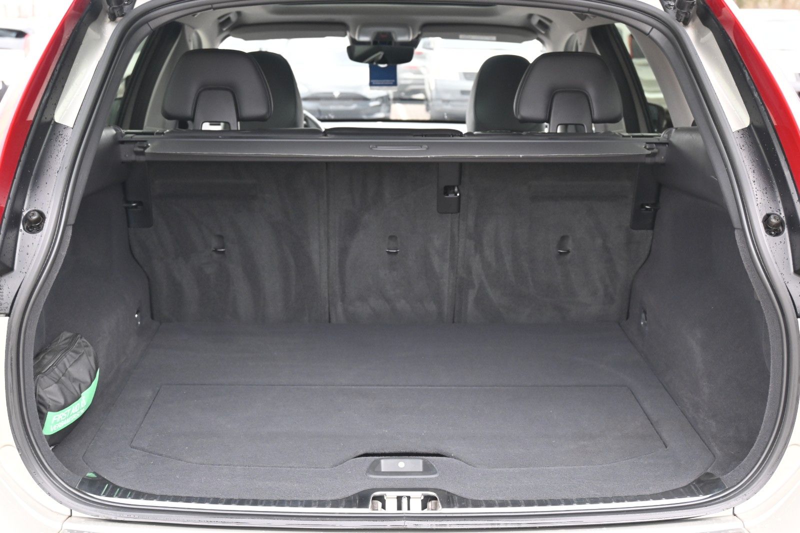 Fahrzeugabbildung Volvo XC60 D4 Momentum*BLIS*STHZ*PANO*BiXenon*CAM*DAB