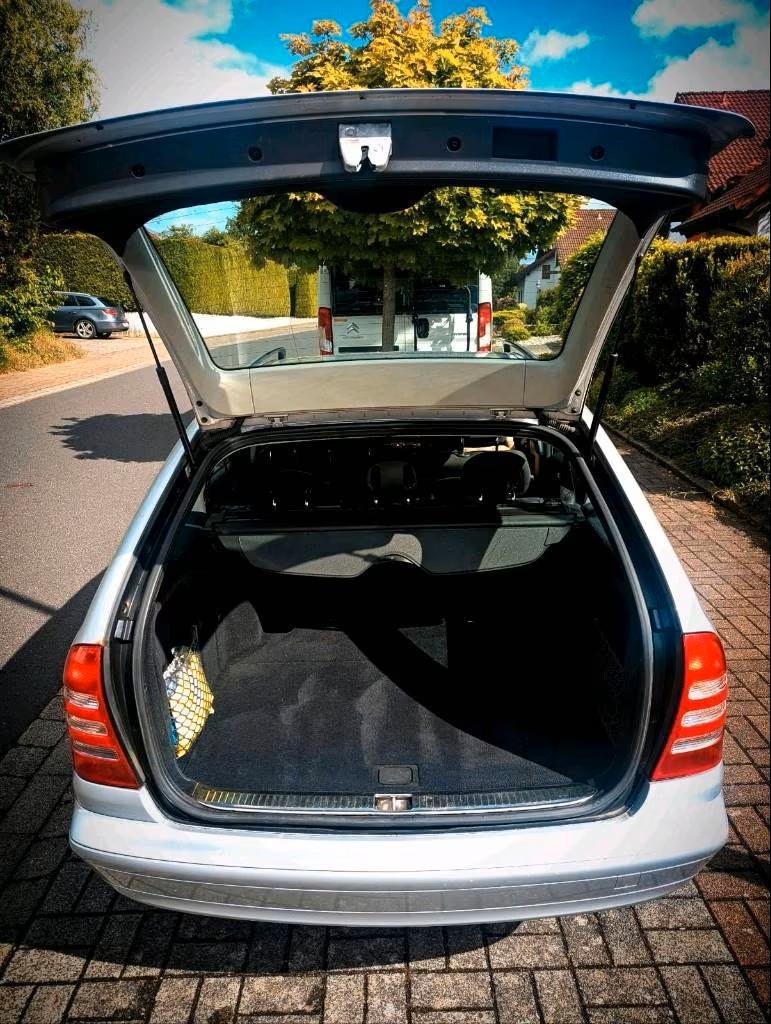 Mercedes-Benz C180 2004 — двигун 1.796 cm³, 143 HP (105kW)