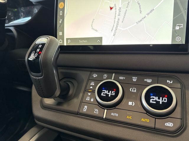 Land Rover Defender 110 D250 SE X-Dynamic+AHK+Pano+Matrix+M