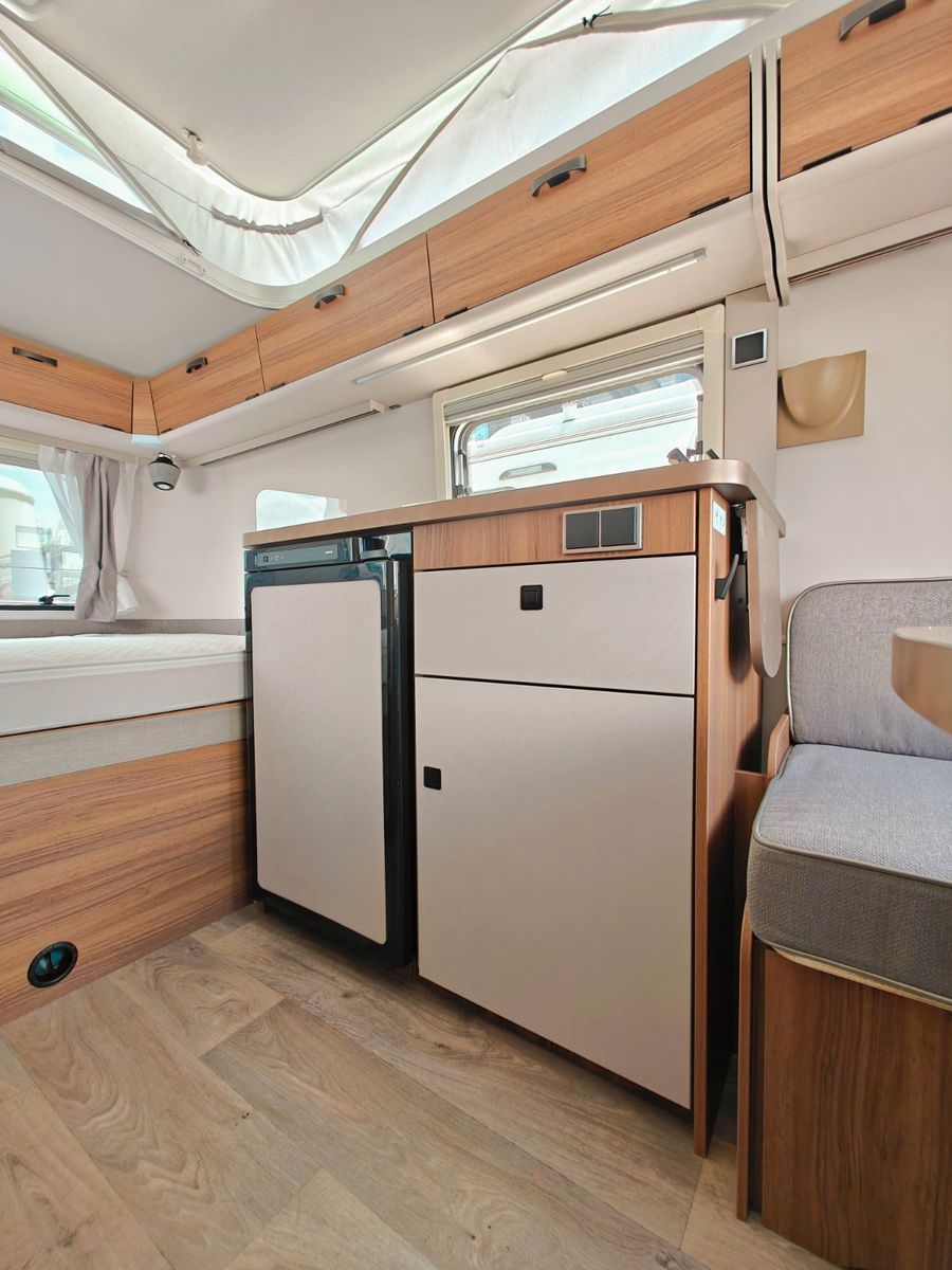 Fahrzeugabbildung HYMER / ERIBA / HYMERCAR Touring 310 Legend - Design, Heckklappe -