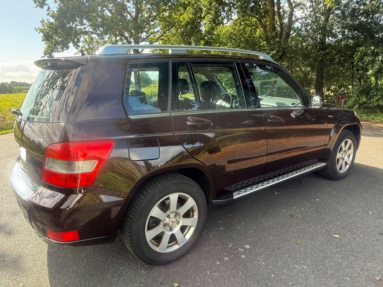 Mercedes-Benz GLK220 2011 — interior
