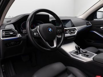 Fahrzeugabbildung BMW 320d xD Sport Line Kamera Laser HiFi AHK Komfort