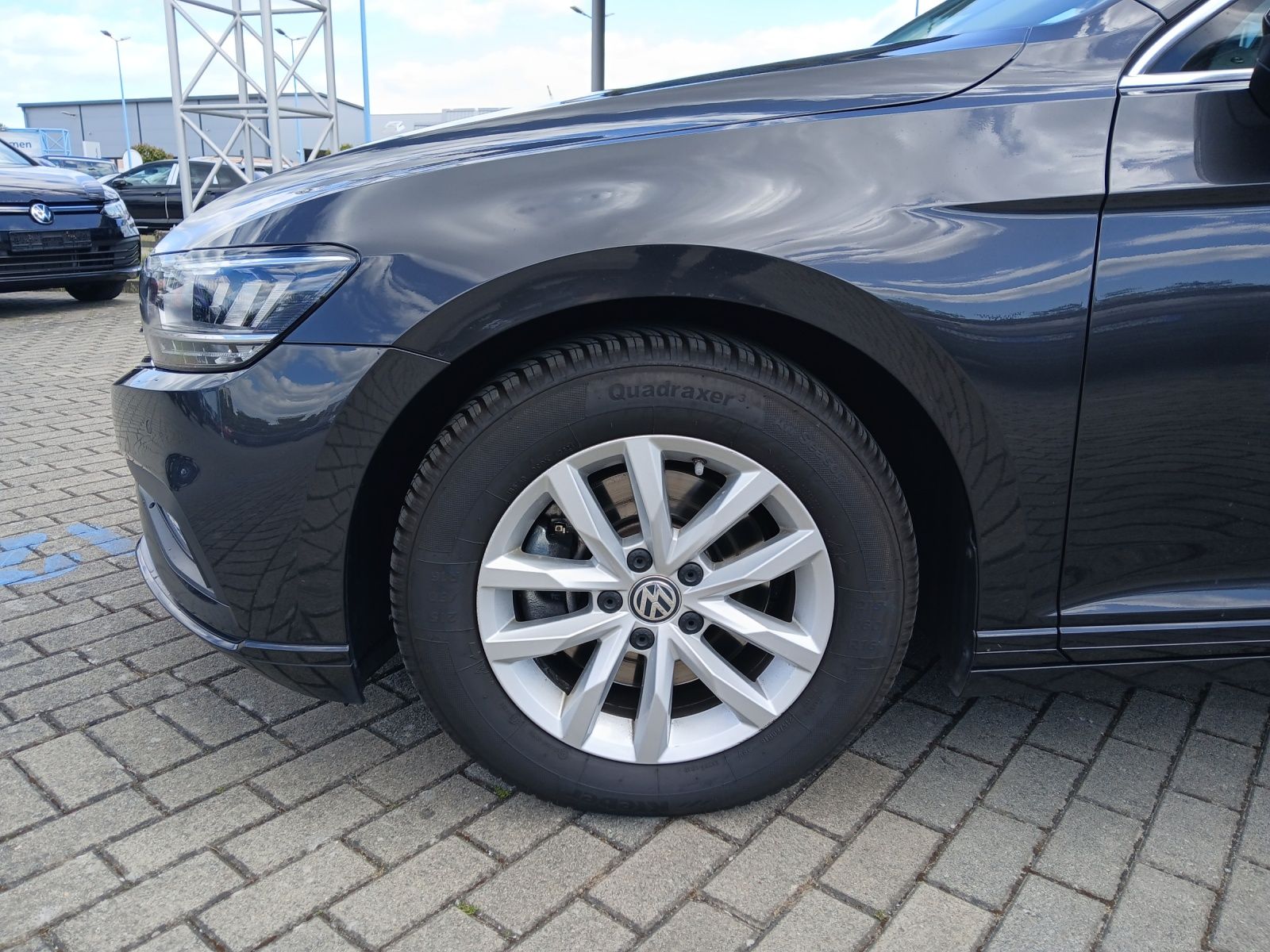 Fahrzeugabbildung Volkswagen Passat Variant TDI Business DSG LED AHK Navi ACC