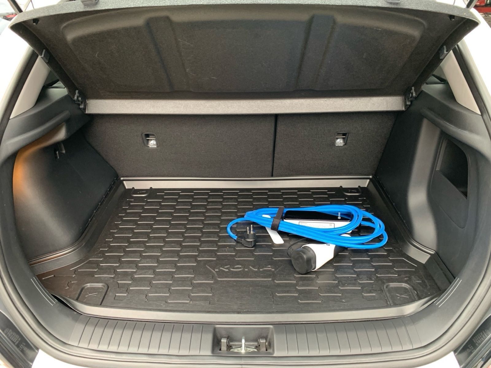 Fahrzeugabbildung Hyundai KONA Select Elektro 11 kW OBC Sitzheizung