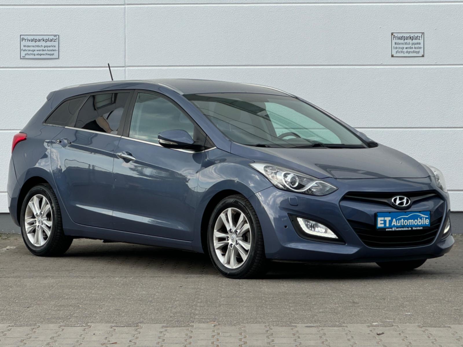 Hyundai i30 1.6CRDi*Kamera*Navi*Sitzhzg*Xenon*Leder