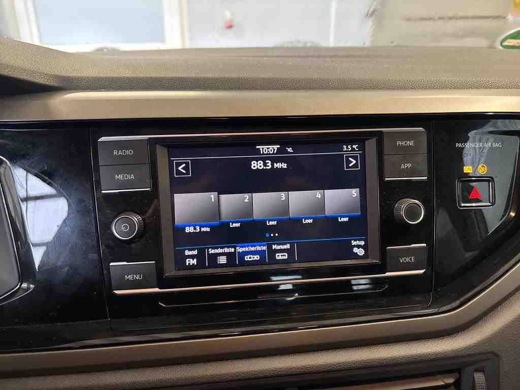 Fahrzeugabbildung Volkswagen Polo TSI Comfortline LED CarPlay Klima ACC PDC S