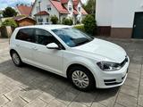Volkswagen Golf 7 8 Fach bereift 122PS - Volkswagen Golf: 122 Ps