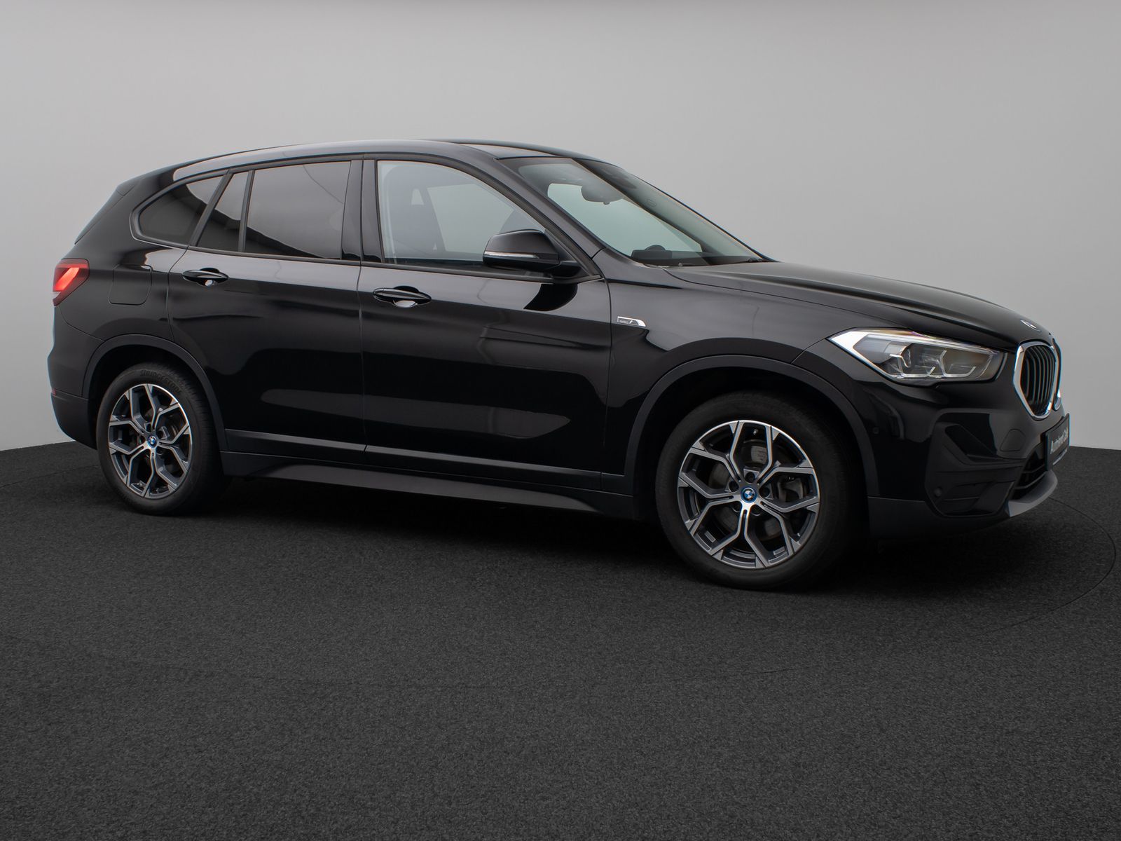 Fahrzeugabbildung BMW X1 xD25e AHK Navi+ HUD DAB H/K Komfort Sport LED