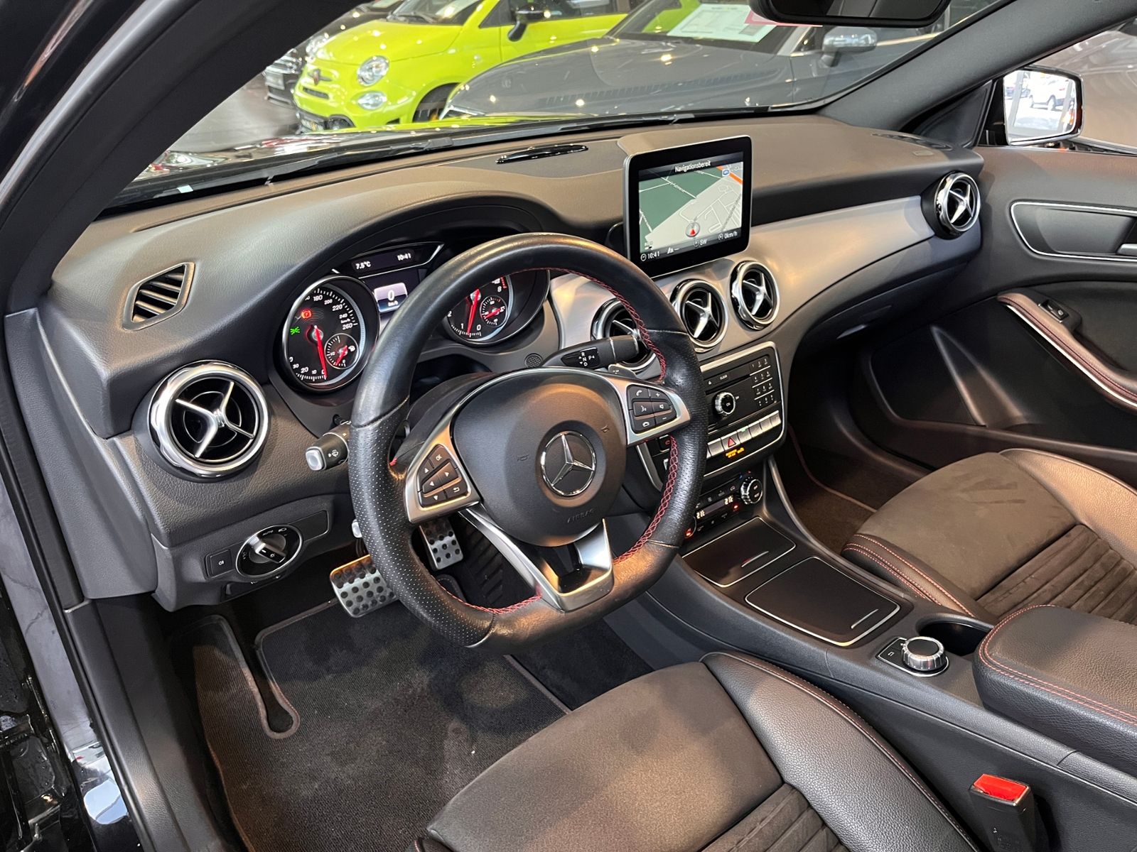 Fahrzeugabbildung Mercedes-Benz GLA 250 4Matic AMG Line AHK PANO RFK 19"