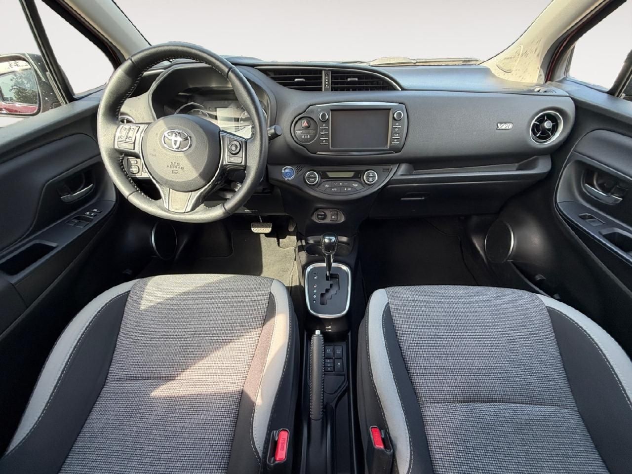 Fahrzeugabbildung Toyota Yaris Hybrid Y20 Club