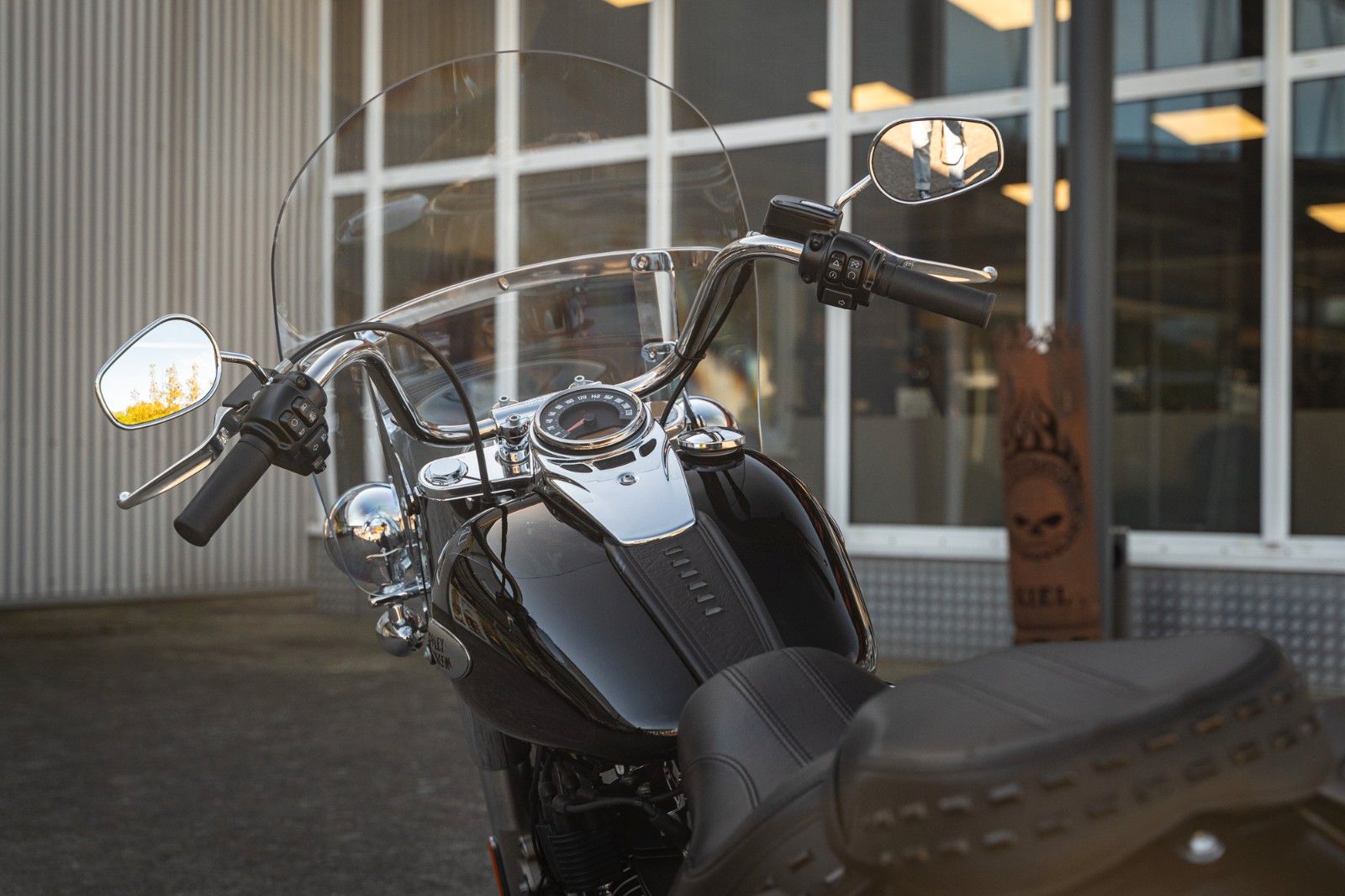 Fahrzeugabbildung Harley-Davidson Softail Heritage FLHCS 114 CUI -NEUWERTIG -