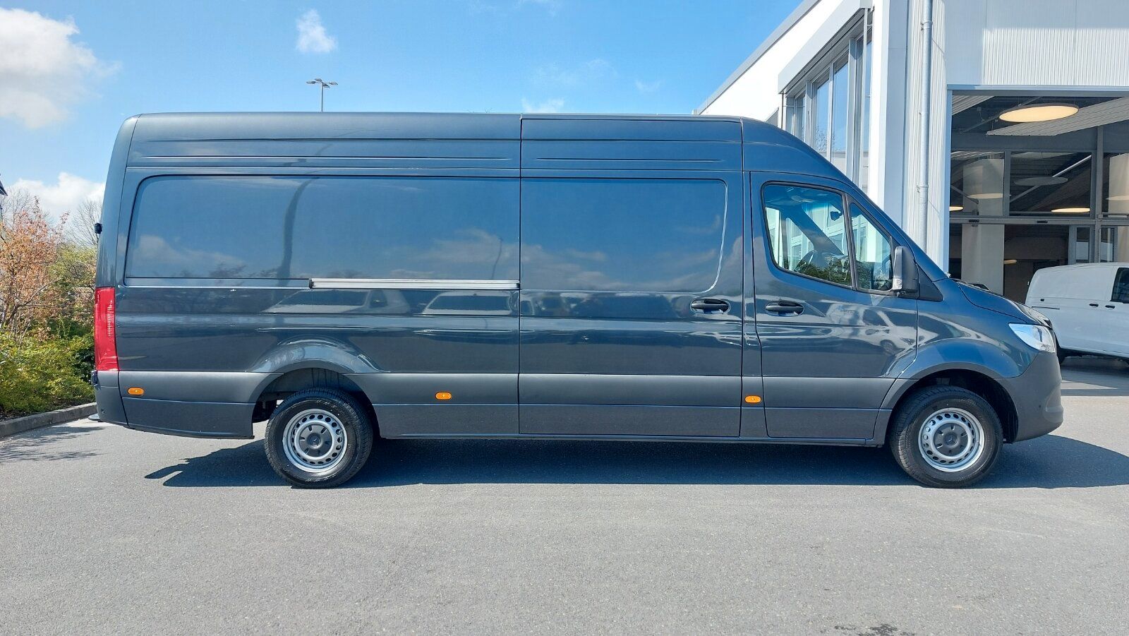 Mercedes-Benz Sprinter 415 KA/L HD 9G DISTR. NAVI AHK 2,8/3t imagem 3