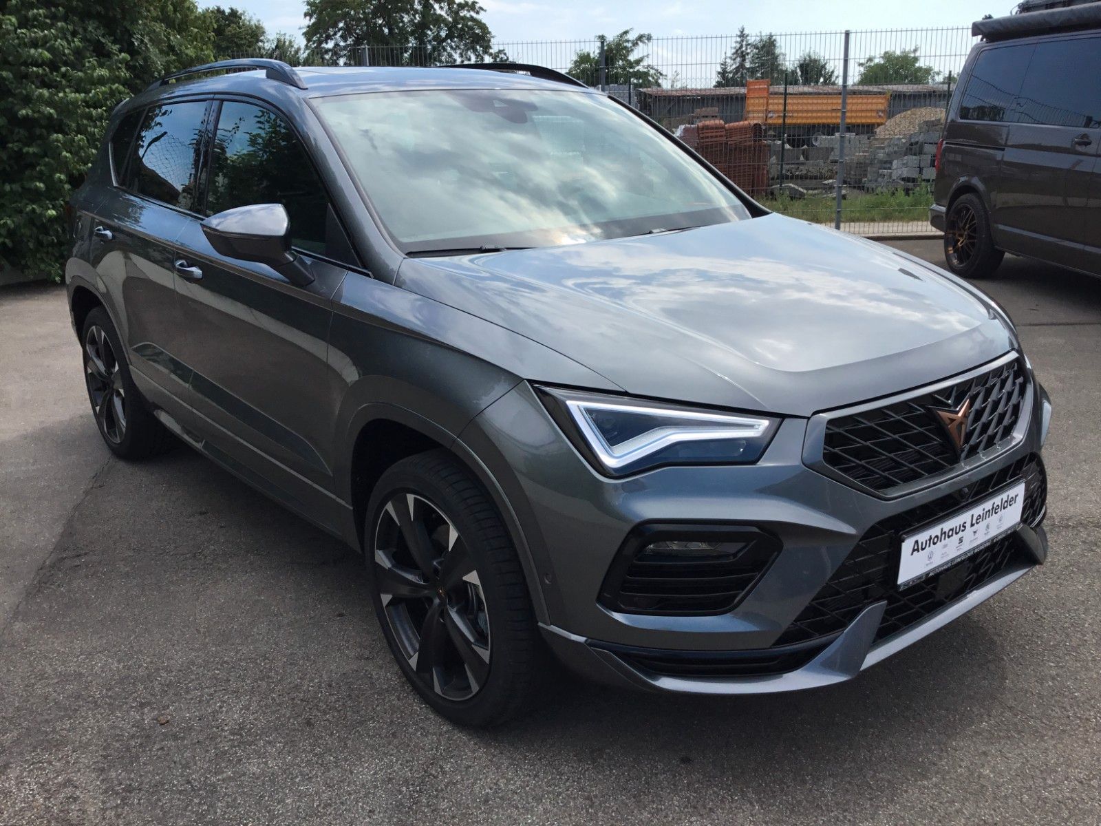 Fahrzeugabbildung CUPRA Ateca 2.0 TSI 4Drive DSG+Pano+AHK+19"+ACC+LED