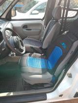 Kia Auto car Nissan - gebrauchte Kia Carens aus dem Jahr 2006