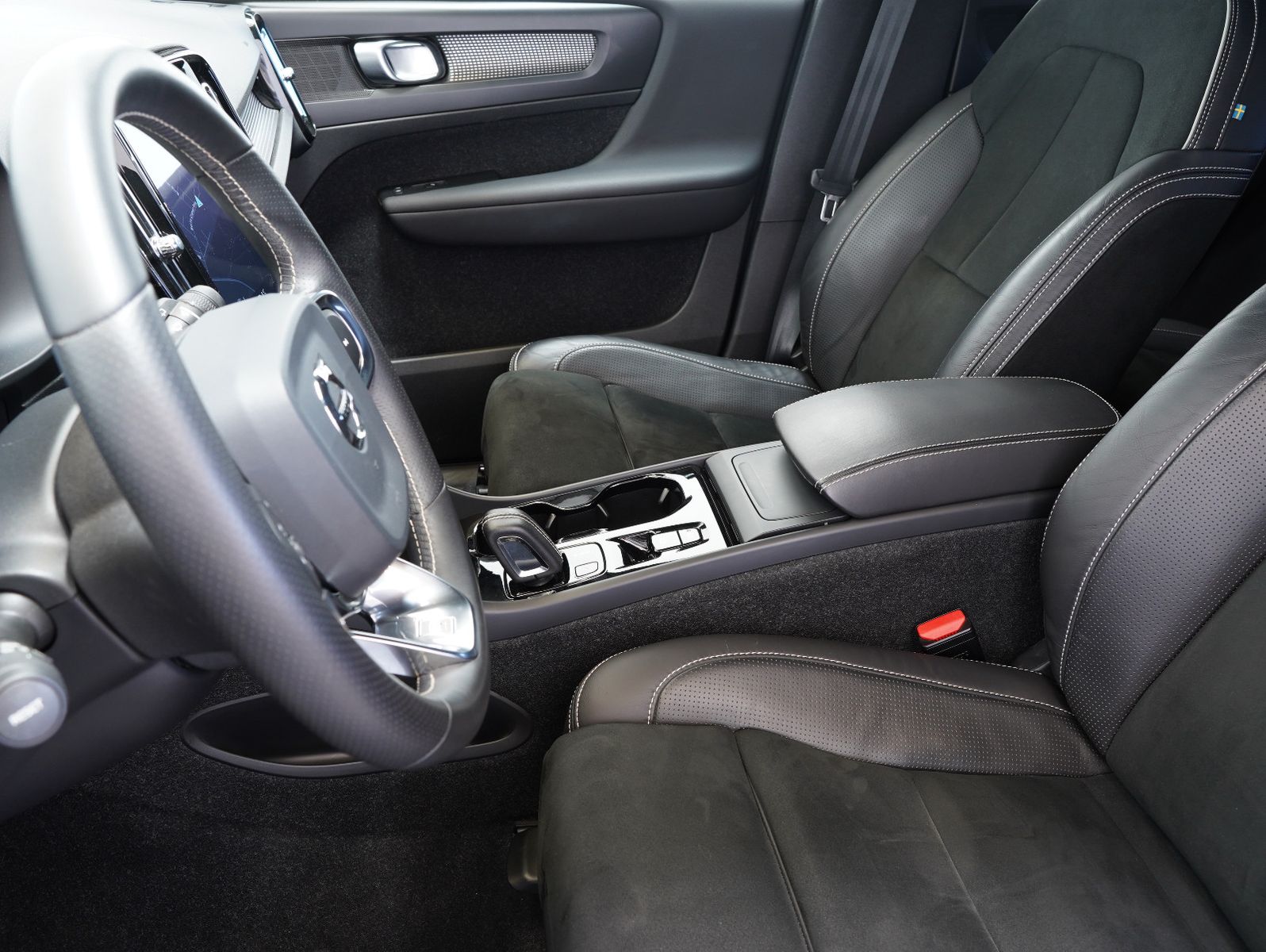 Fahrzeugabbildung Volvo XC 40 T4 R Design INTELLISAFE/LED/360°