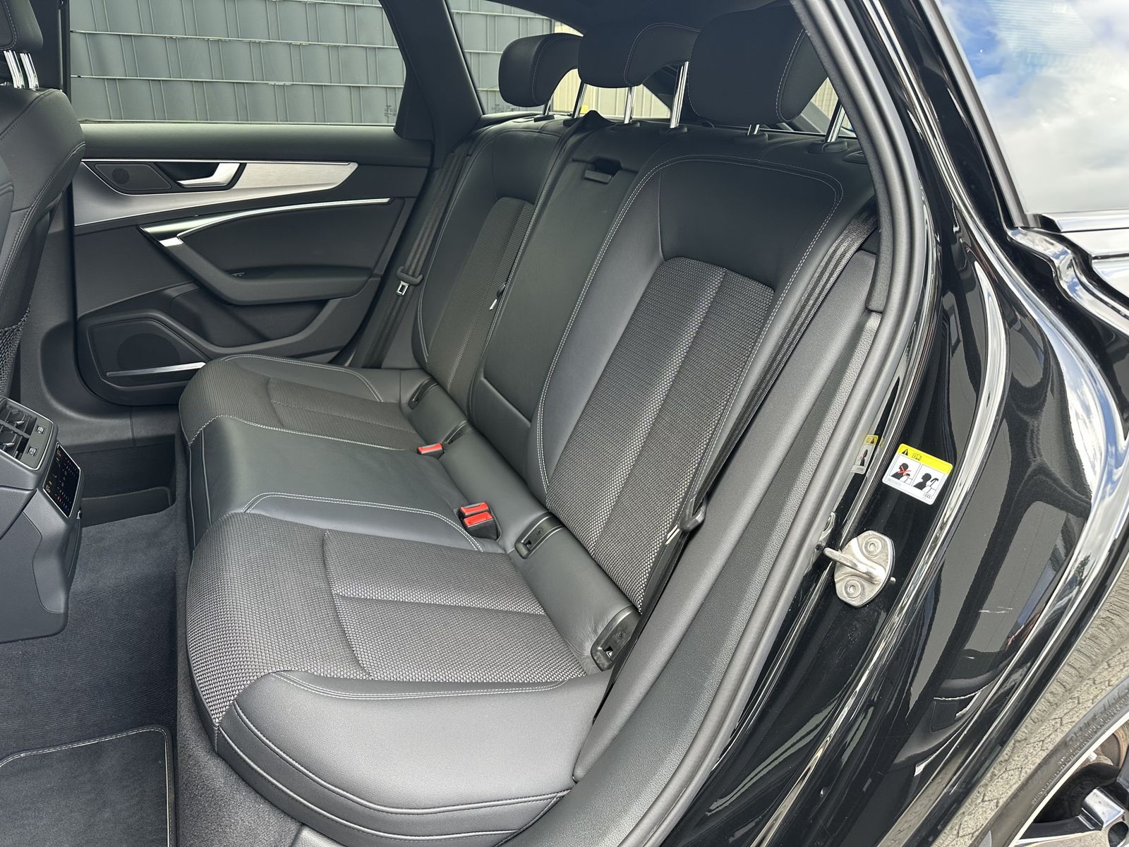 Fahrzeugabbildung Audi A6 Avant 45 TFSI Qu S-Line NAV+LED+B&O+360°+AHK