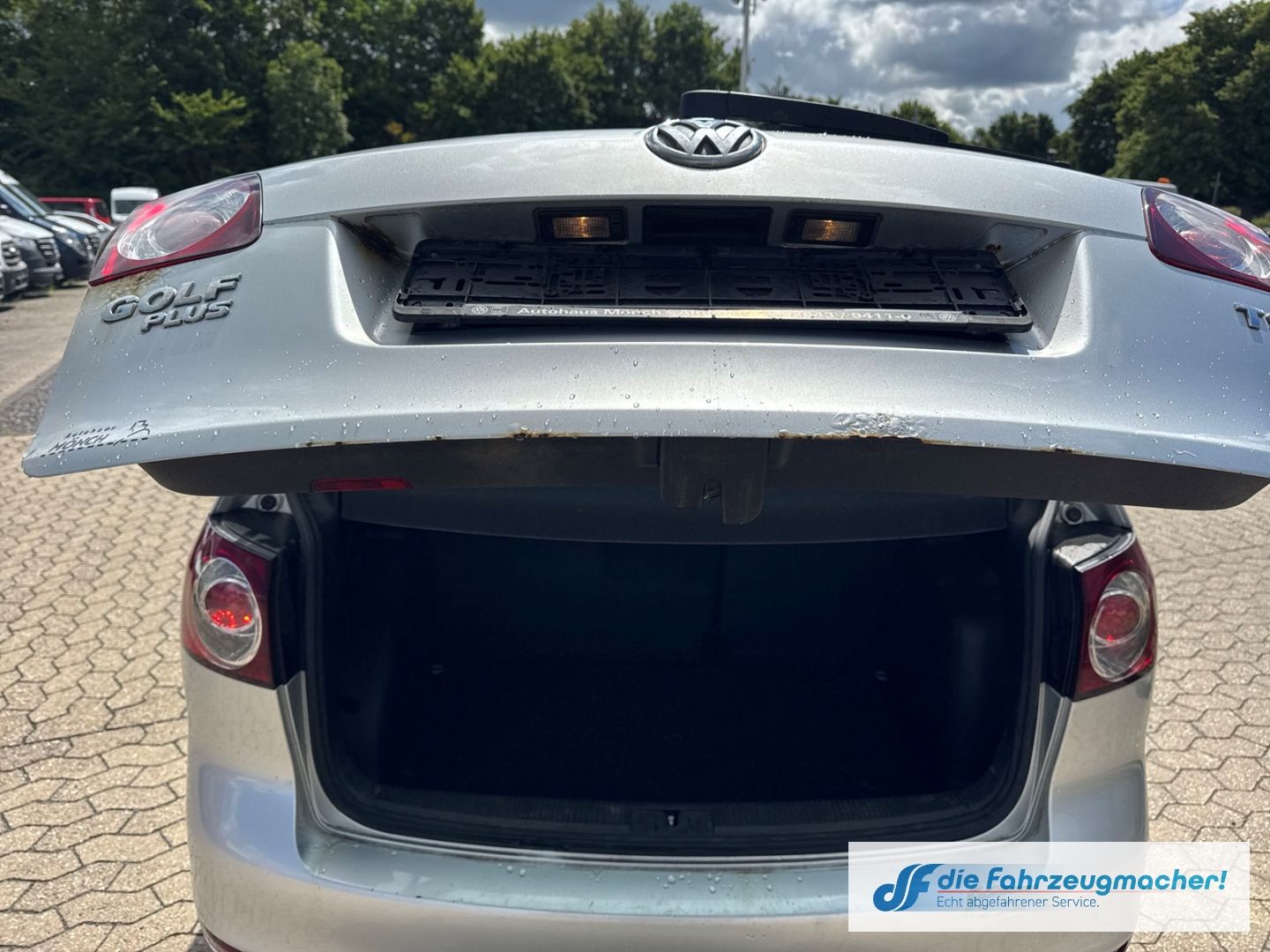 Fahrzeugabbildung Volkswagen Golf Plus VI Trendline Dyn. Kurvenlicht *EXPORT