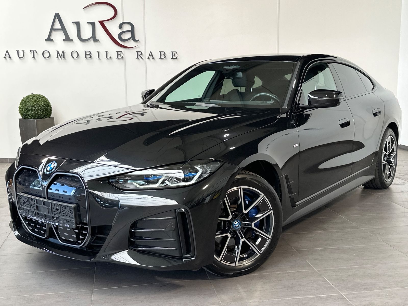 Fahrzeugabbildung BMW i4 eDrive40 Gran Coupe M-Sport NAV+LED+KAM+ACC