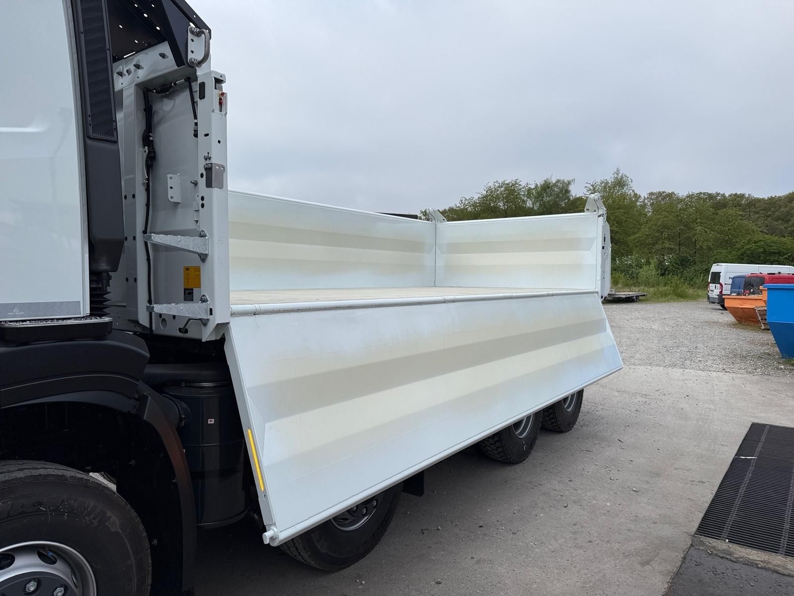 Fahrzeugabbildung Iveco X-Way AD 360X50Z HR OFF Meiller Dreiseitenkipper