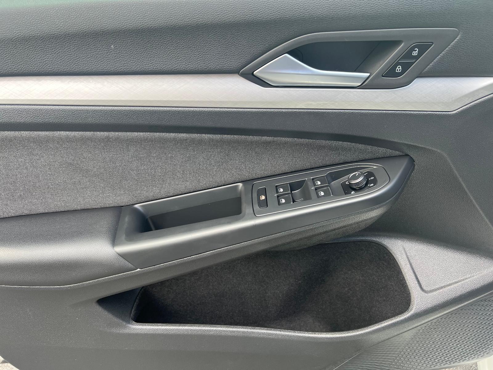 Volkswagen Golf VIII Lim. Life 1.5 eTSI DSG -NAVI -PDC -LED, миниатюра 9