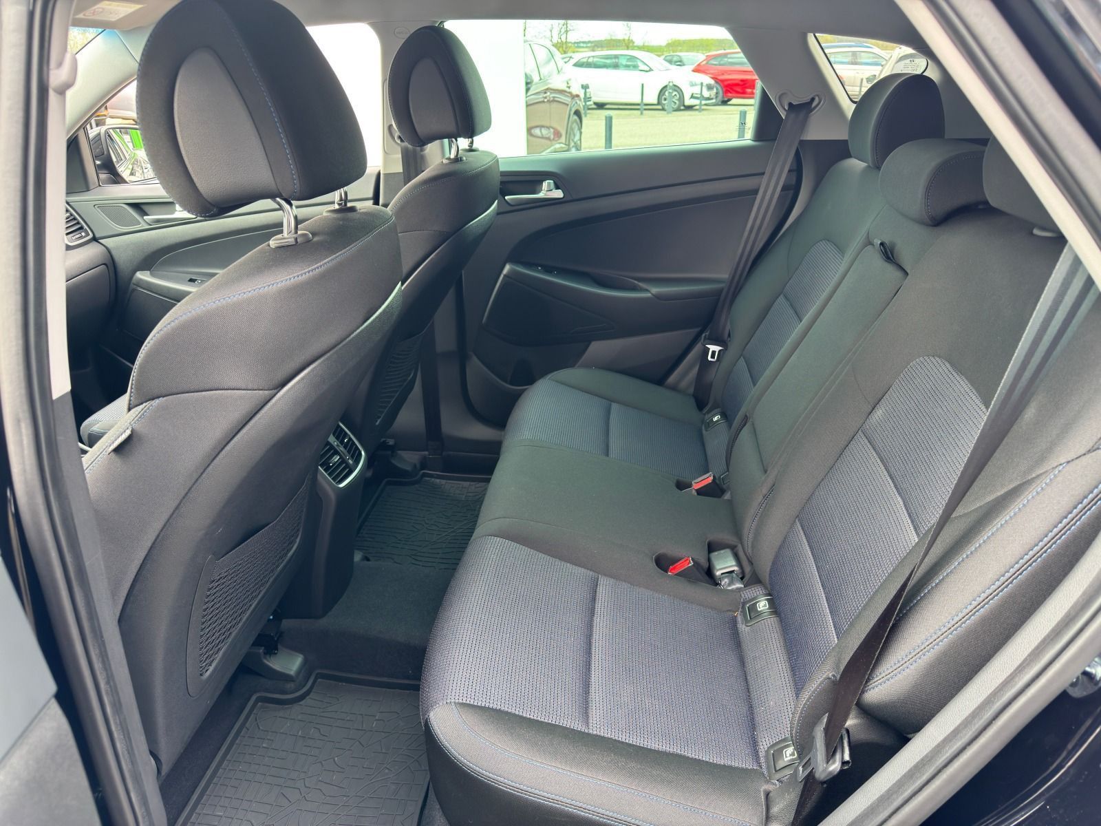 Fahrzeugabbildung Hyundai Tucson 2.0 CRDi 4WD Automatik*RFK*AHK*eHeck*NAVI