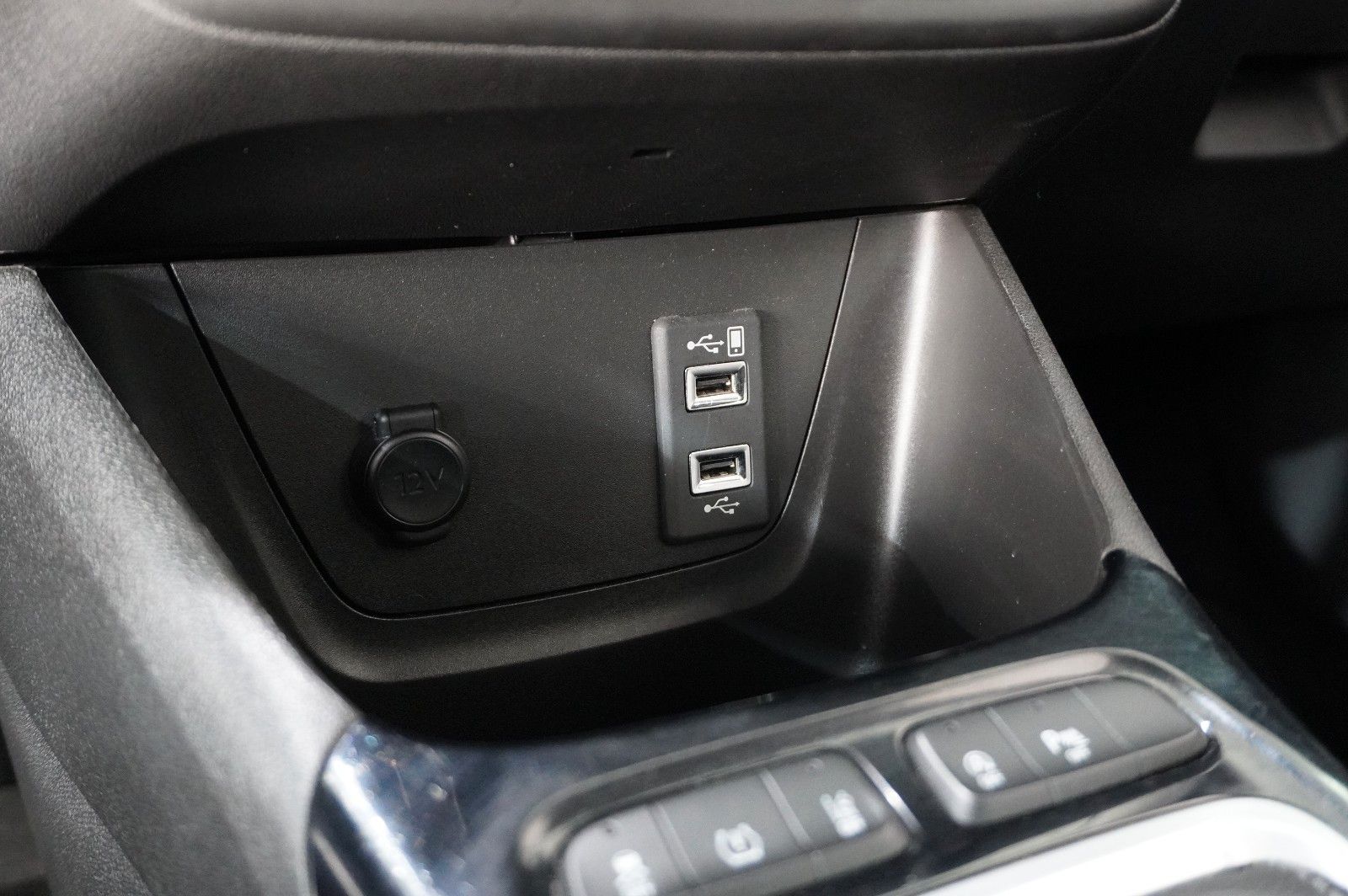 Fahrzeugabbildung Opel Crossland (X) 1.5D EDITION NAVI/LED/TEMP./DAB+