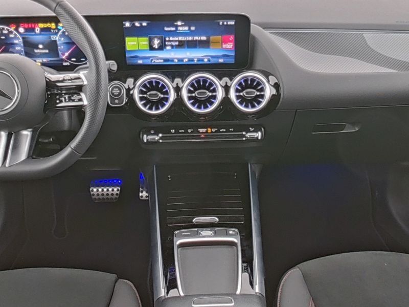 Fahrzeugabbildung Mercedes-Benz GLA 180 AMG LINE*Night*Distron*360*LED*EasyPack*