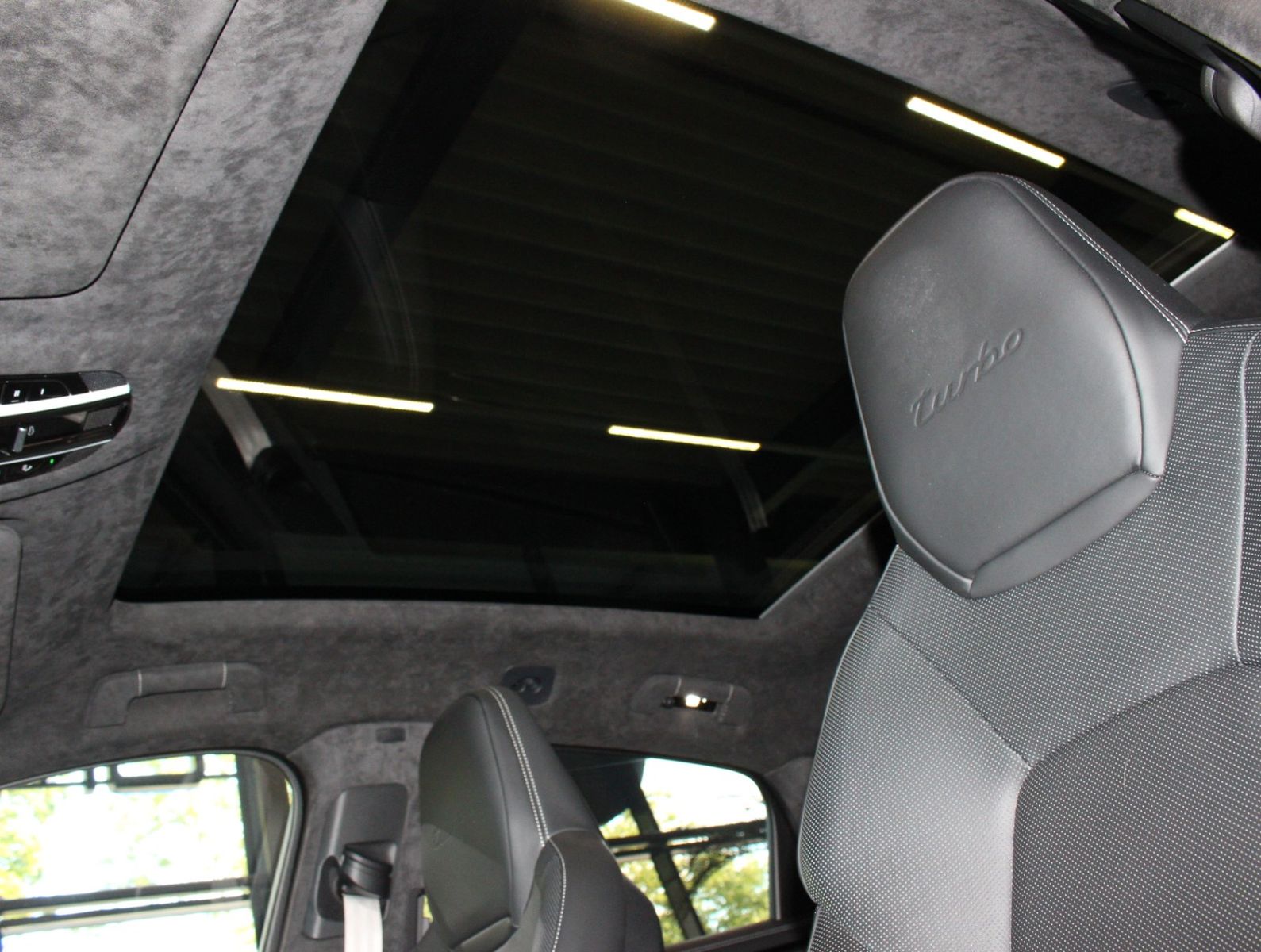 Fahrzeugabbildung Porsche Cayenne Turbo SportDesign-Paket|Carbon|PSCB|PDCC